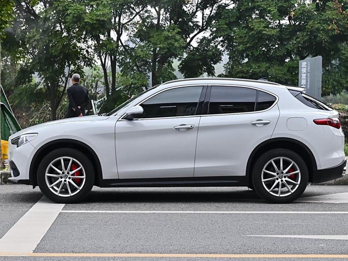 阿爾法·羅密歐 Stelvio  2017款 2.0T 200HP 豪華版圖片