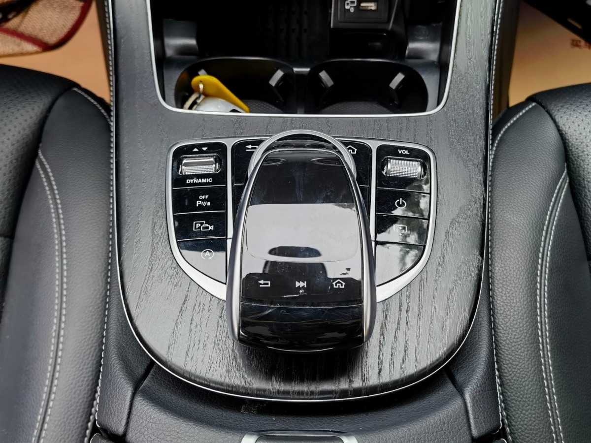 2018年4月奔驰 奔驰E级  2018款 E 300 L 运动时尚型