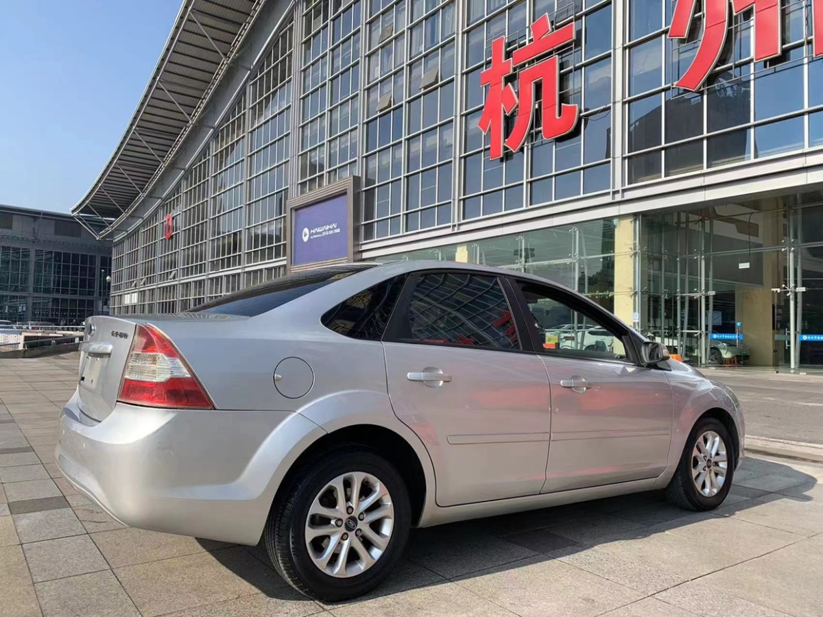 福特 ?？怂? 2011款 三廂 1.8L 自動時尚型圖片