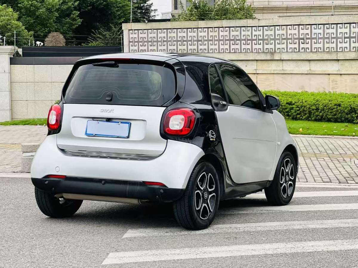 2019年7月smart fortwo  2019款 0.9T 66千瓦硬頂先鋒版 國VI