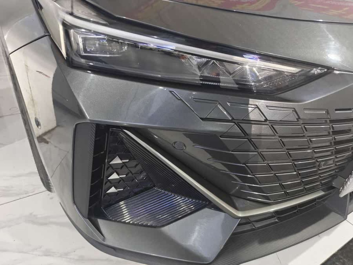 長(zhǎng)安 長(zhǎng)安UNI-V  2022款 1.5T 智慧領(lǐng)航型圖片