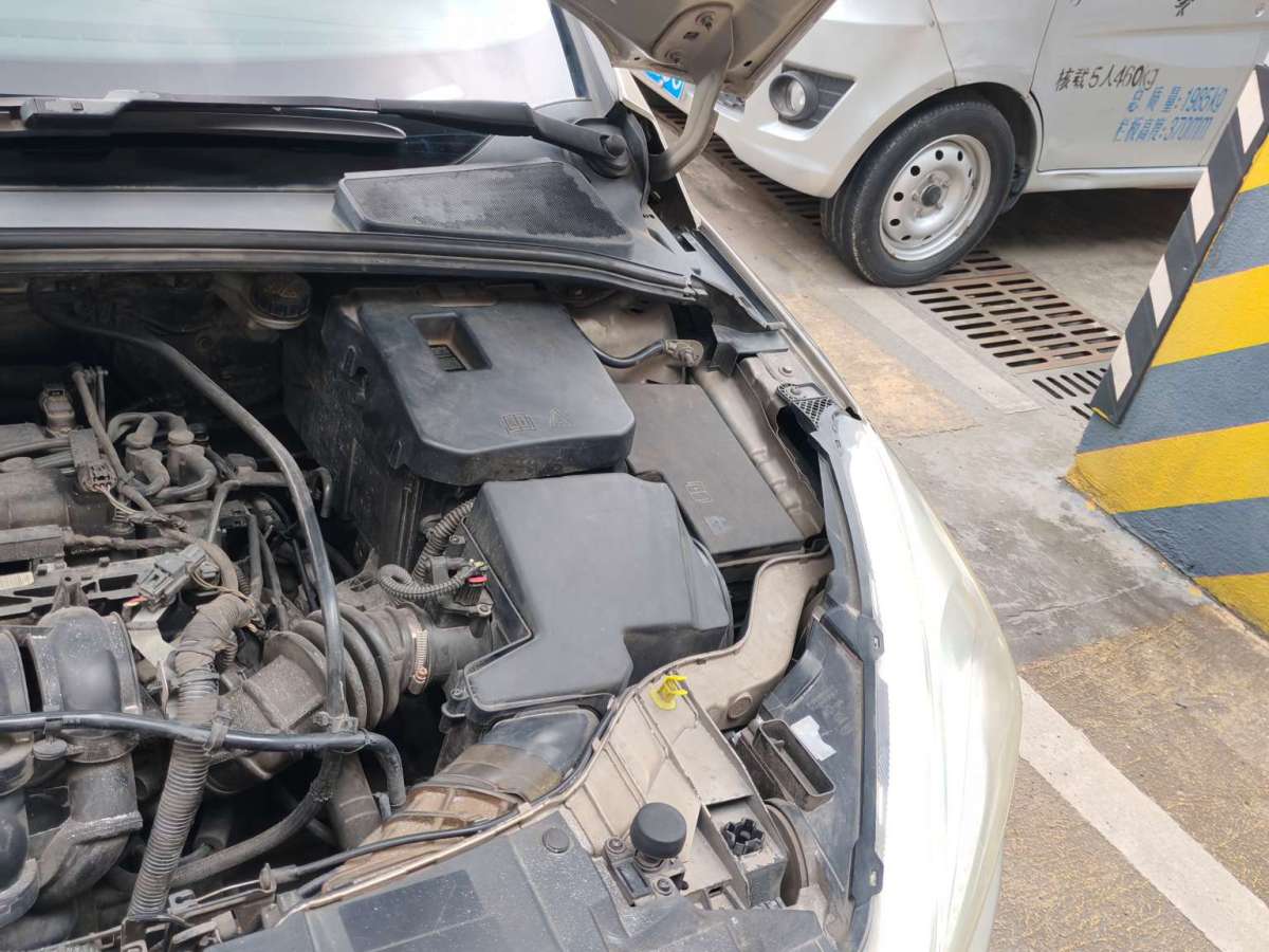 福特 ?？怂? 2015款 三廂 1.6L 自動(dòng)風(fēng)尚型圖片