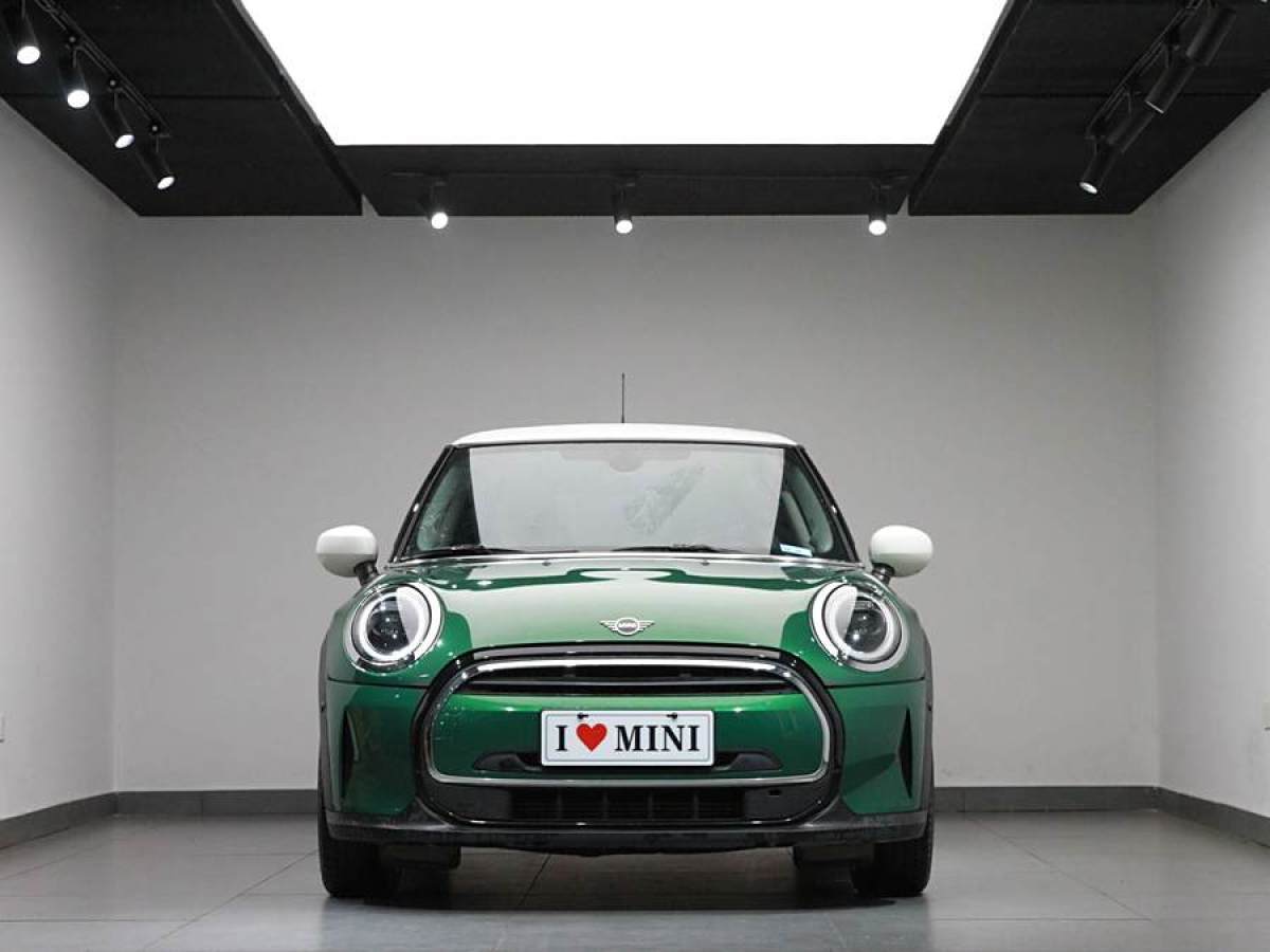 MINI MINI  2022款 改款 1.5T COOPER 藝術(shù)家圖片