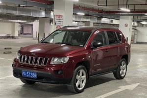 指南者 Jeep 2.4L 四驅(qū)豪華導(dǎo)航版