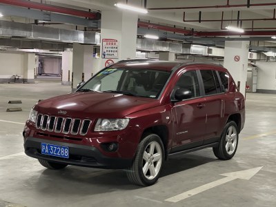 2012年3月 Jeep 指南者(進口) 2.4L 四驅(qū)豪華導航版圖片