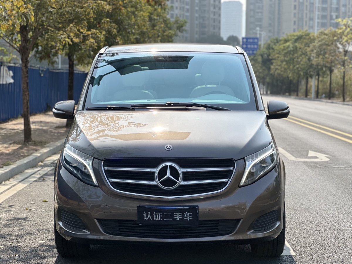 奔馳 V級  2017款 V 260 L 尊貴加長版圖片