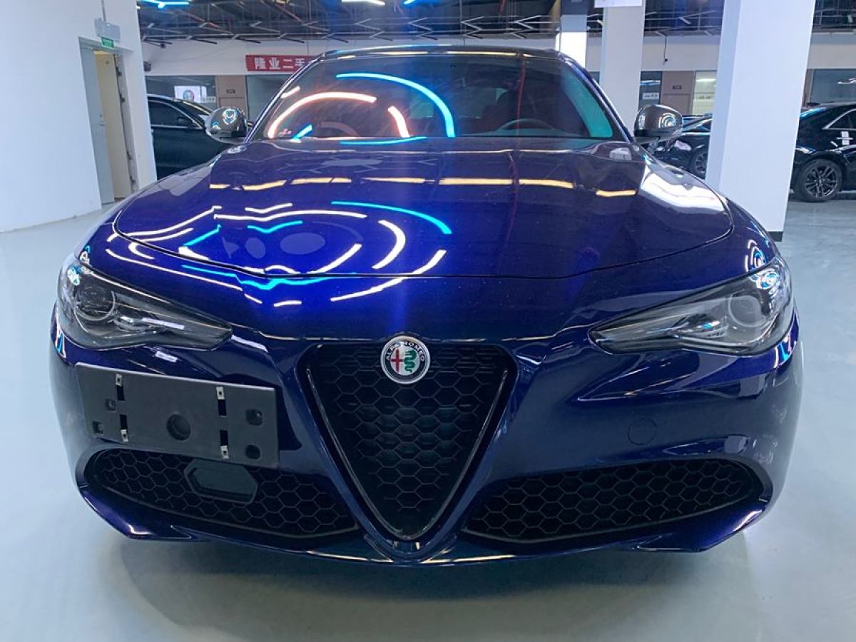 阿爾法·羅密歐 Giulia  2020款 2.0T 280HP 豪華運(yùn)動(dòng)版圖片