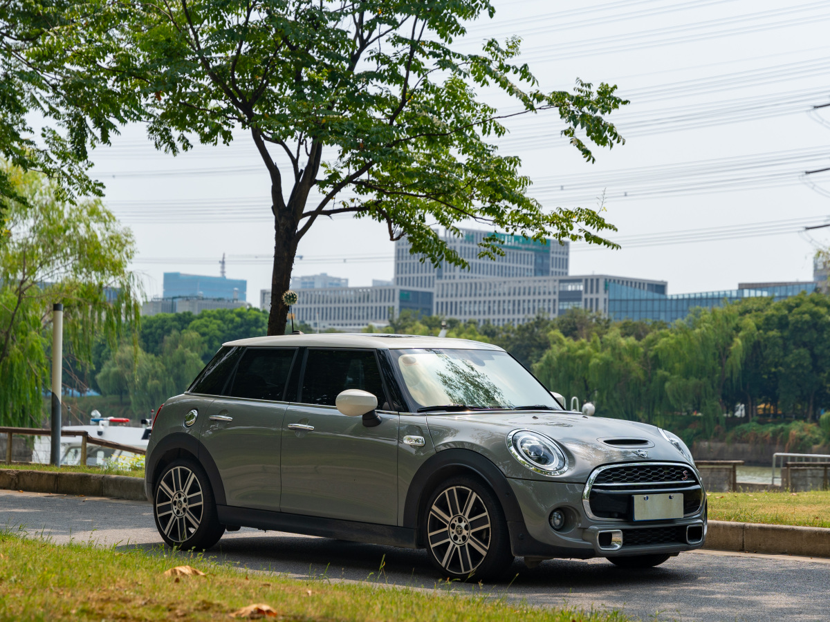 MINI MINI  2021款 2.0T COOPER S 藝術(shù)家 五門(mén)版圖片