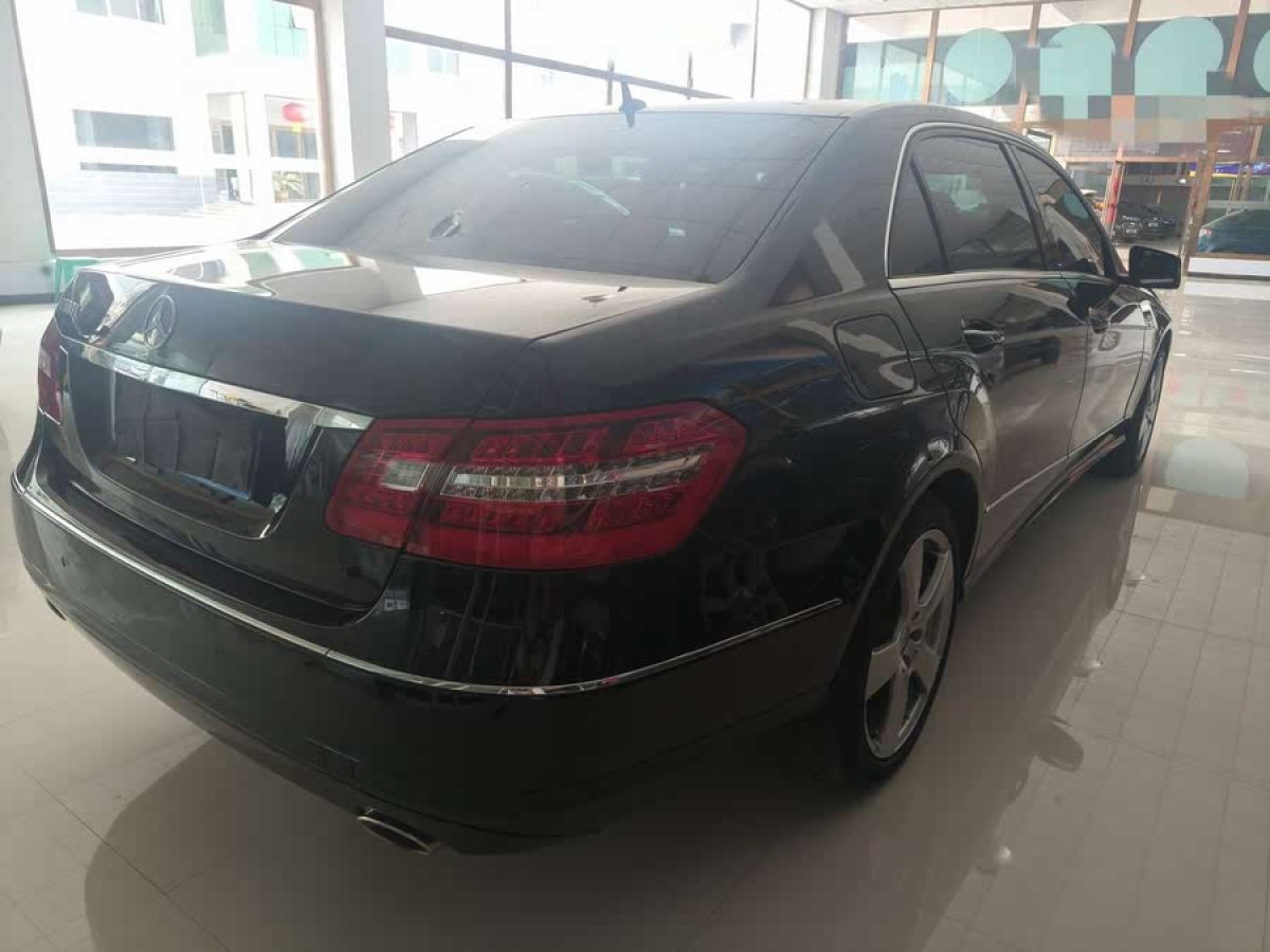 奔馳 奔馳E級(jí)  2013款 E 300 L 優(yōu)雅型圖片