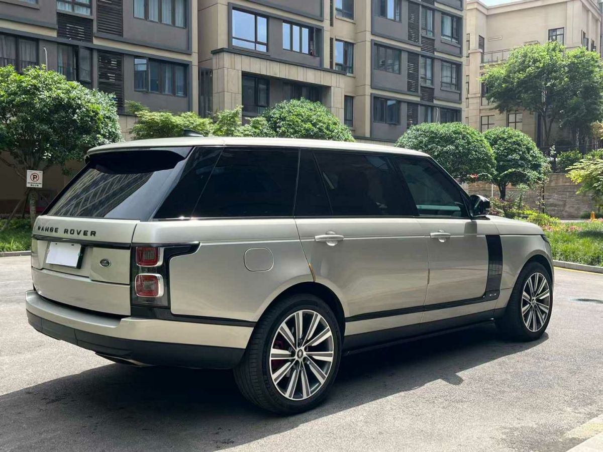 路虎 攬勝  2020款 3.0 L6 傳世加長(zhǎng)版圖片