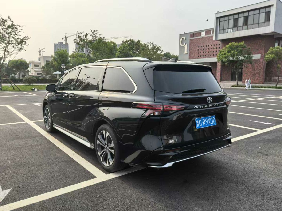 豐田 格瑞維亞  2024款 2.5L混動(dòng) 尊爵ULTRA版圖片
