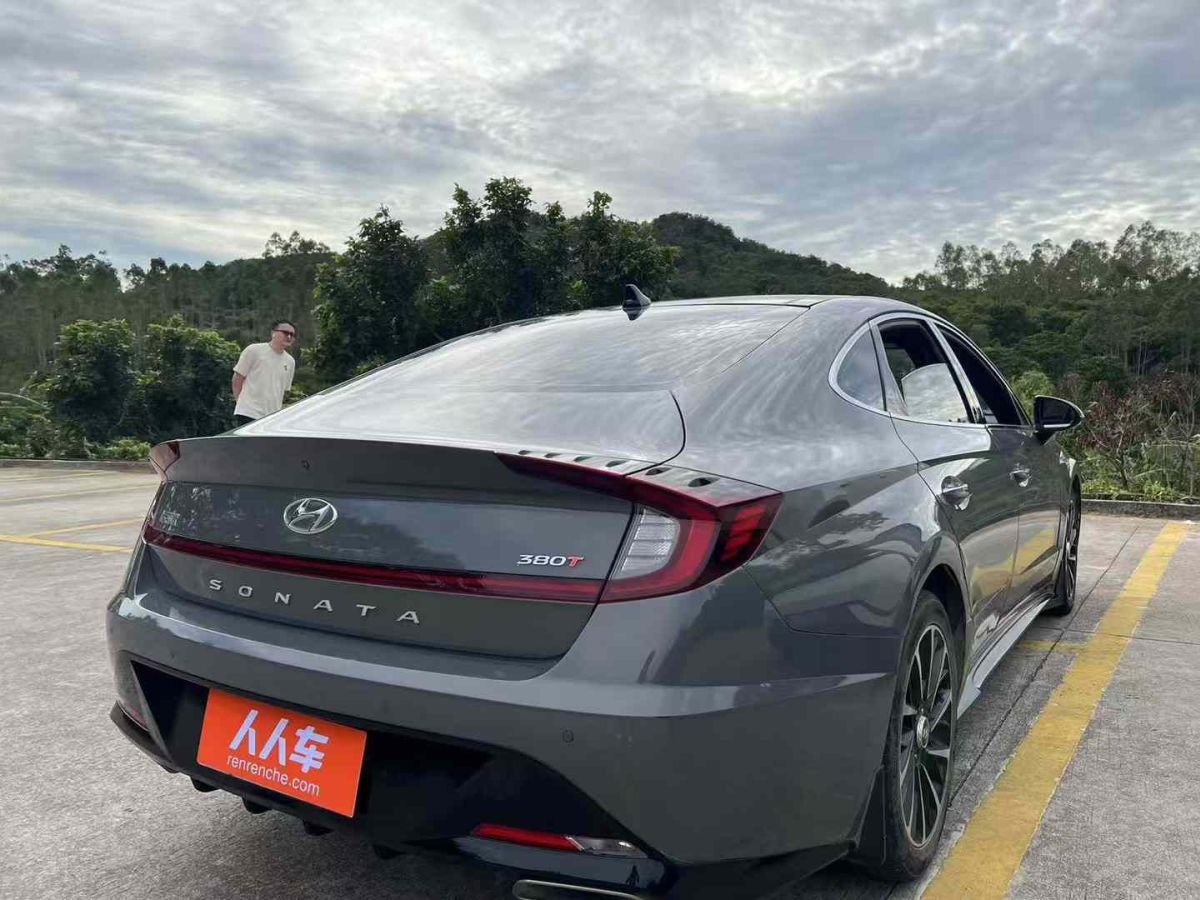 現(xiàn)代 伊蘭特  2022款 1.5L CVT 20周年紀(jì)念款圖片