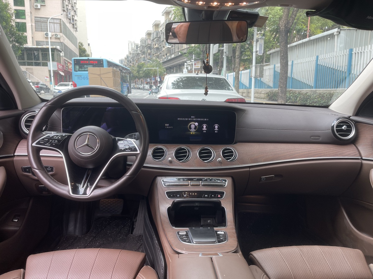 奔驰 奔驰E级  2022款 E 300 L 豪华型图片