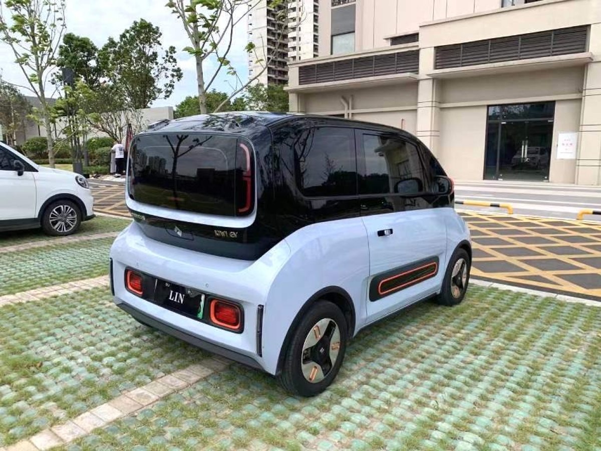 寶駿 寶駿KiWi EV  2022款 藝術(shù)家輕享版 三元鋰圖片