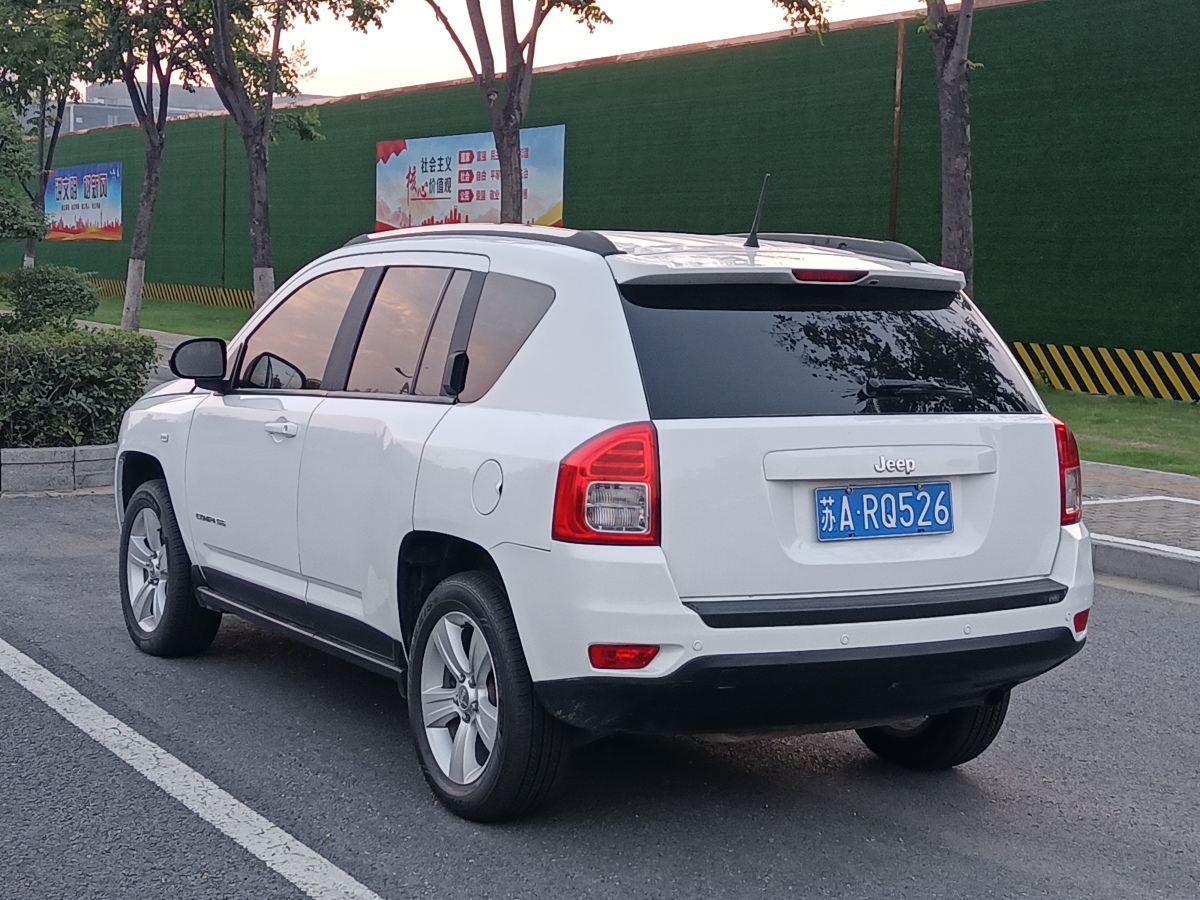 Jeep 指南者  2013款 2.4L 四驅(qū)運動版圖片