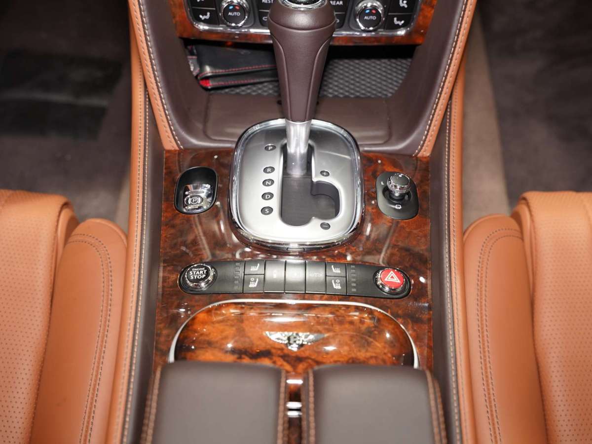 2015年12月宾利 飞驰  2014款 4.0T V8 标准版
