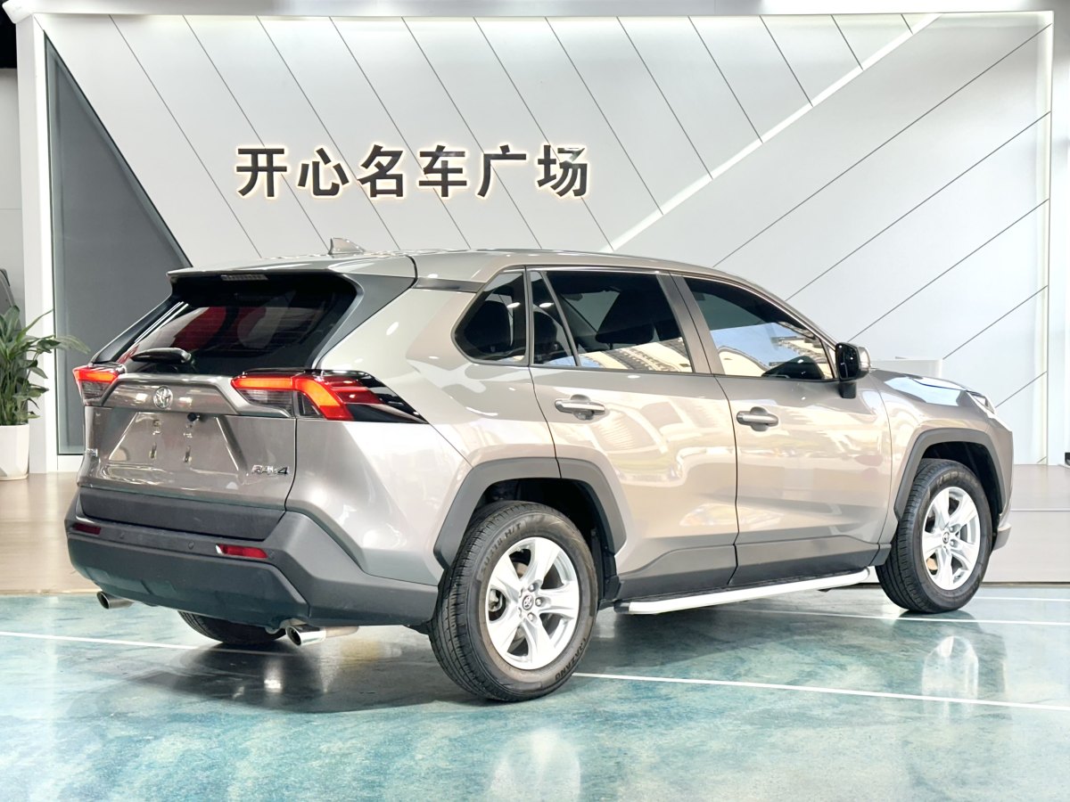 豐田 RAV4  2018款 榮放 2.0L CVT兩驅(qū)都市版圖片