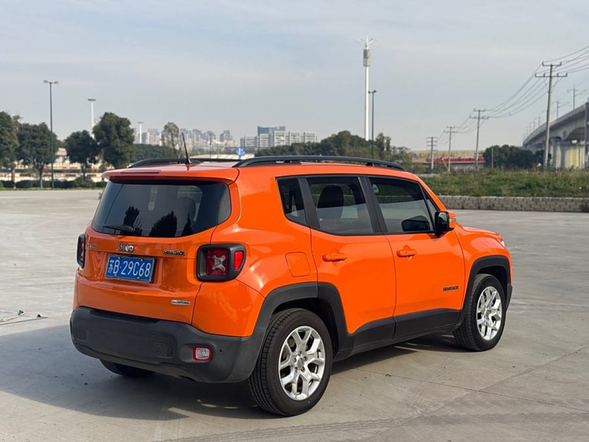 Jeep 自由俠  2018款 互聯(lián)大屏版 180T 自動(dòng)勁能版圖片