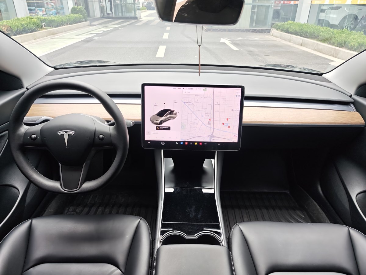 特斯拉 Model 3  2019款 標(biāo)準(zhǔn)續(xù)航后驅(qū)升級版圖片