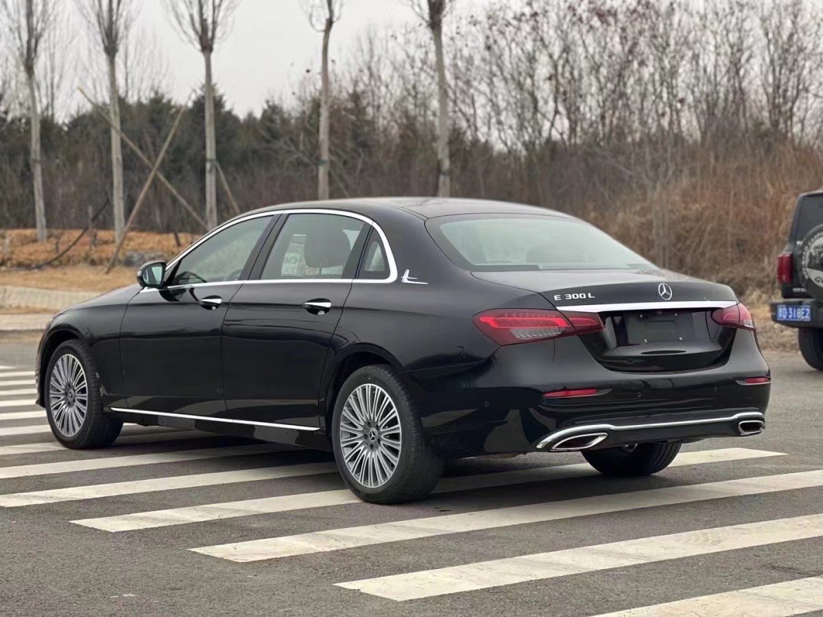 奔馳 奔馳E級  2021款 改款 E 300 L 時(shí)尚型圖片