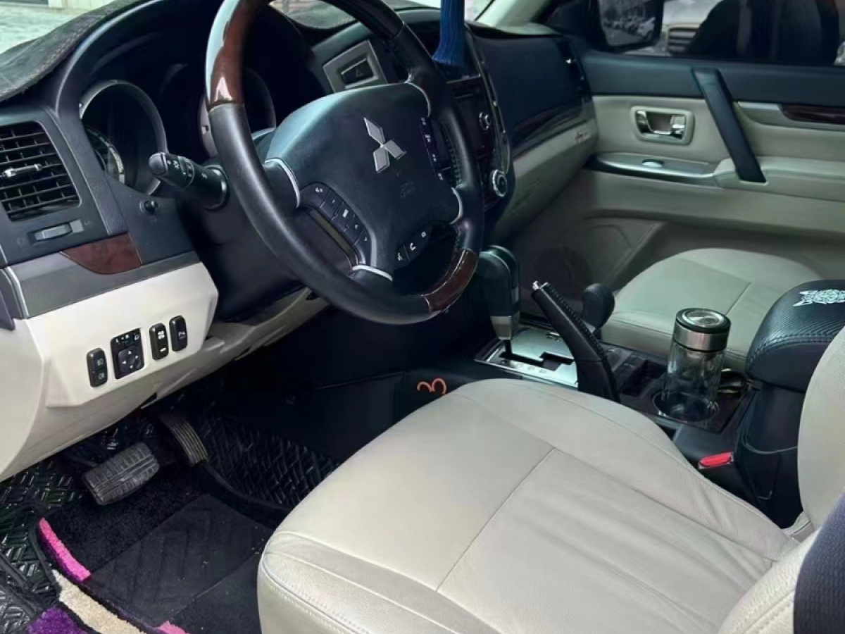 三菱 帕杰罗 2019款 三菱(进口) 帕杰罗 SUV 3.8L 手自一体图片