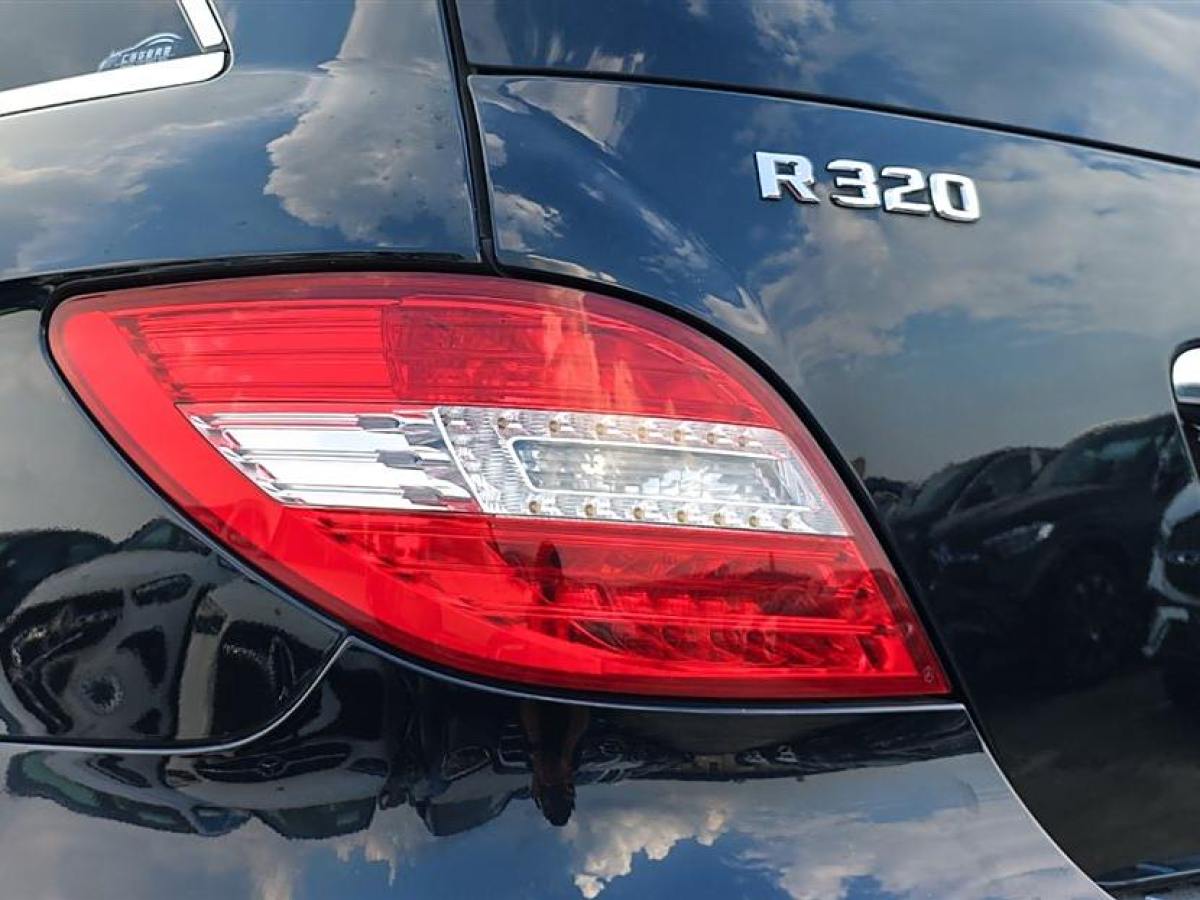 奔馳 奔馳R級  2017款 R 320 4MATIC 商務(wù)型臻藏版圖片