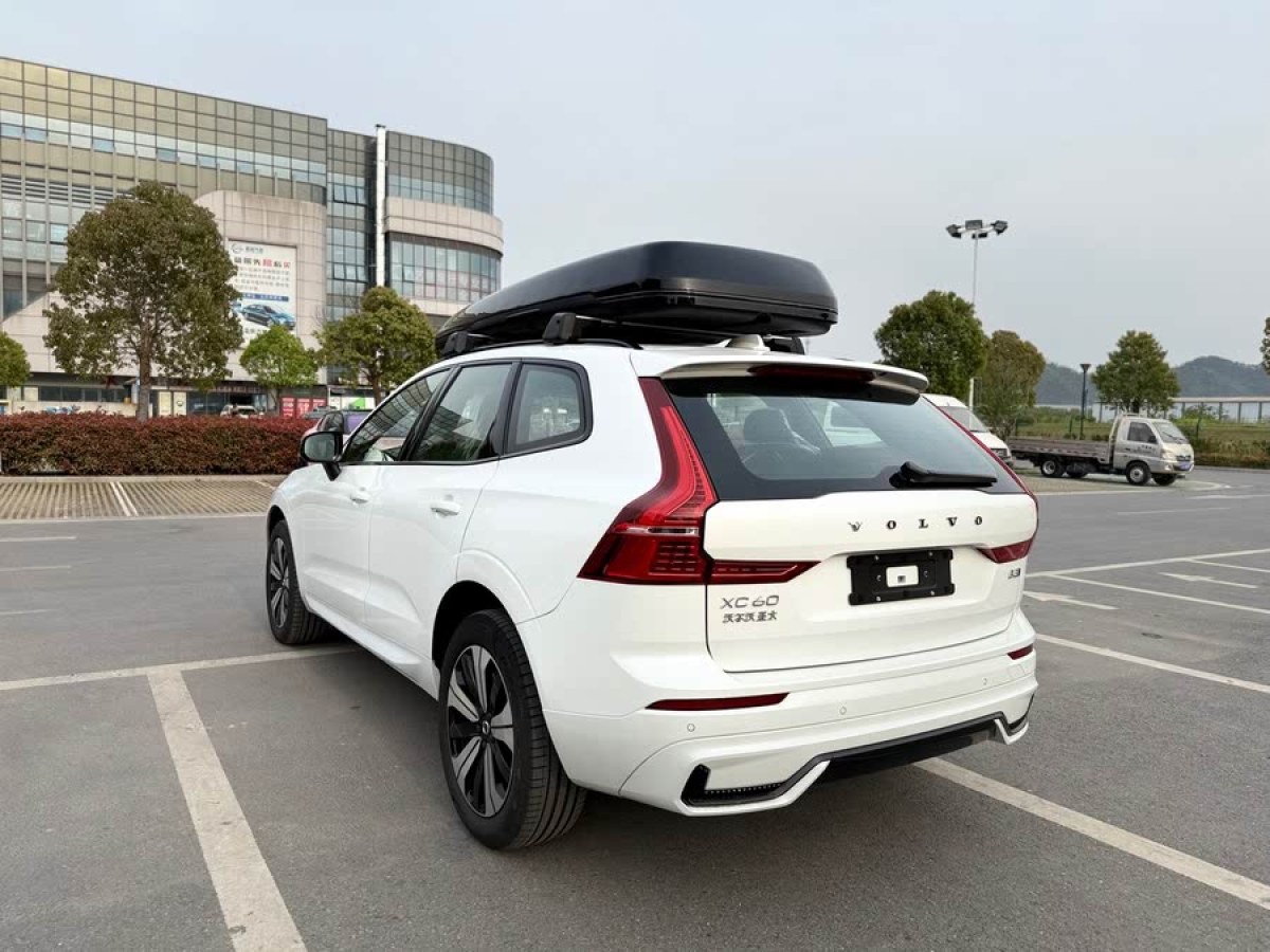沃爾沃 XC60  2024款 B5 四驅(qū)峽灣版圖片