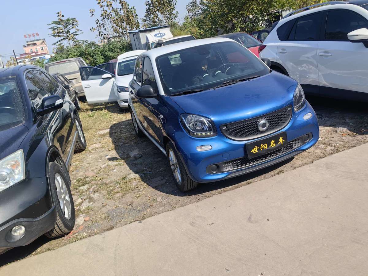 2017年10月smart forfour  2016款 1.0L 52千瓦激情版