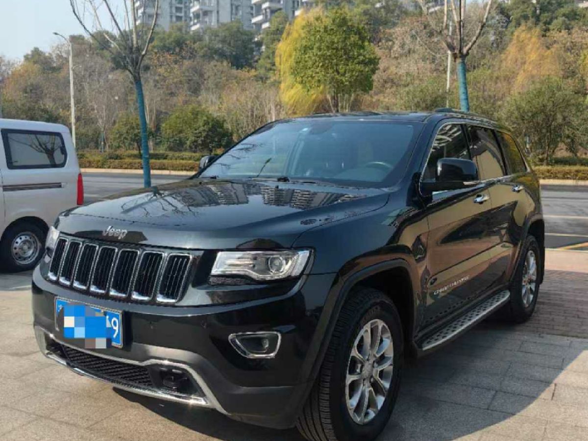 Jeep 大切諾基  2017款 3.0L 精英導(dǎo)航版圖片