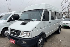 得意 依維柯 2.5T A40 M1客車5-9座長軸中頂雙胎側拉門