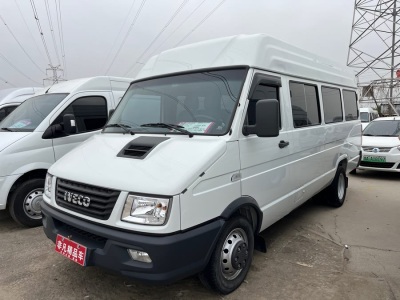 2022年7月 依維柯 得意 2.5T A40 M1客車(chē)5-9座長(zhǎng)軸中頂雙胎側(cè)拉門(mén)圖片