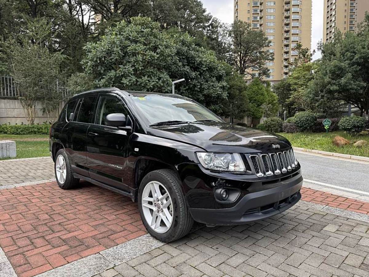 Jeep 指南者  2013款 2.4L 四驅(qū)豪華版圖片