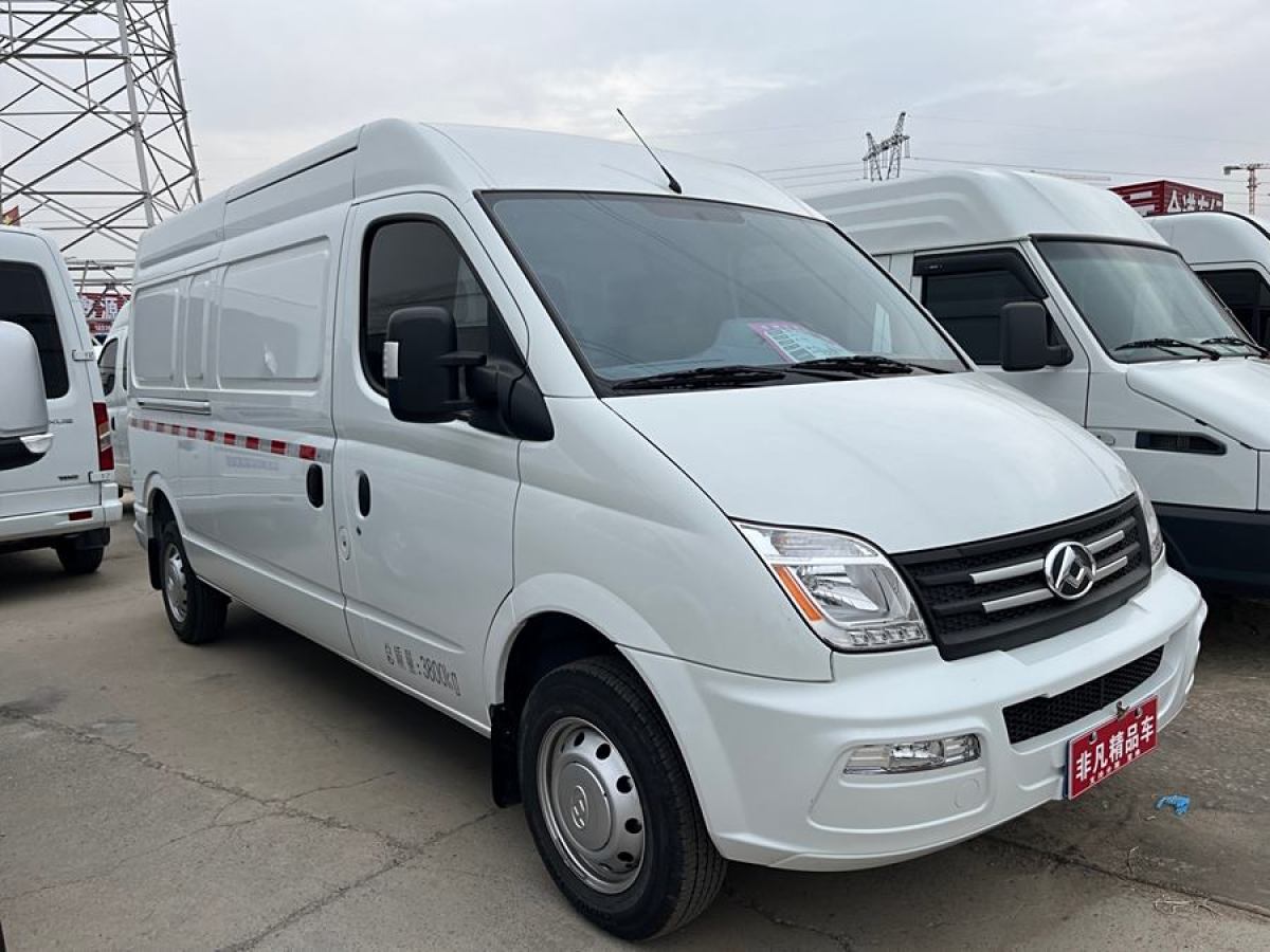 上汽大通 V80  2023款 2.0T PLUS AMT廂式車VAN長軸中頂3座圖片