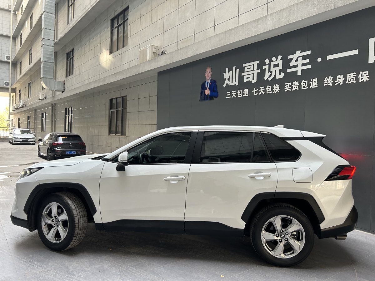 豐田 RAV4  2018款 榮放 2.0L CVT兩驅(qū)風(fēng)尚版圖片