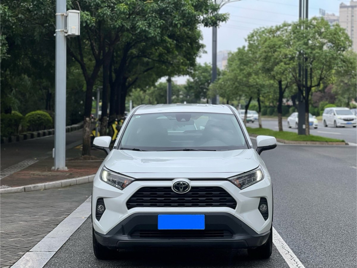 豐田 RAV4  2018款 榮放 2.0L CVT兩驅(qū)風(fēng)尚版圖片