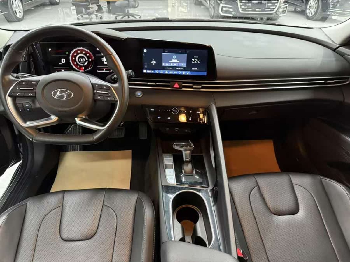 現(xiàn)代 伊蘭特  2021款 1.5L LUX尊貴版圖片