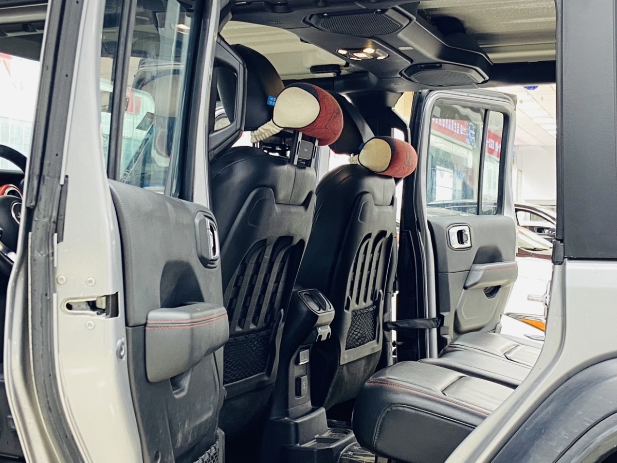 Jeep 牧马人  2021款 2.0T Rubicon 四门版图片