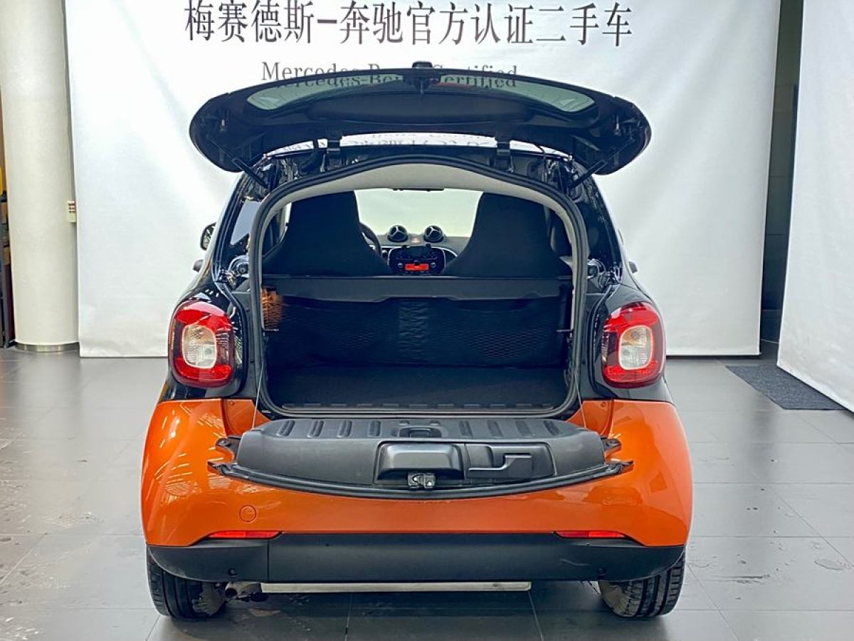 2018年10月smart fortwo  2018款 1.0L 52千瓦硬頂激情版