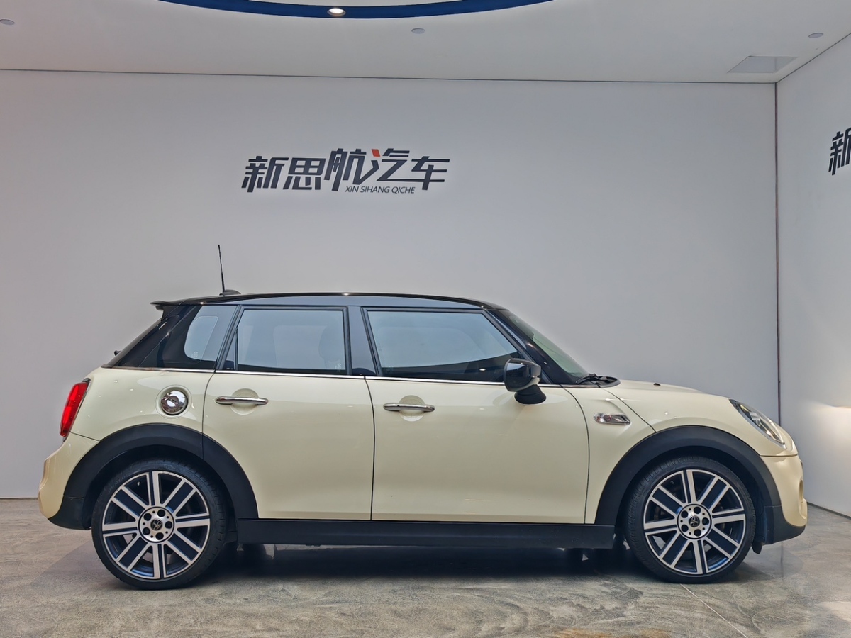 MINI MINI  2021款 2.0T COOPER S 藝術(shù)家 五門版圖片