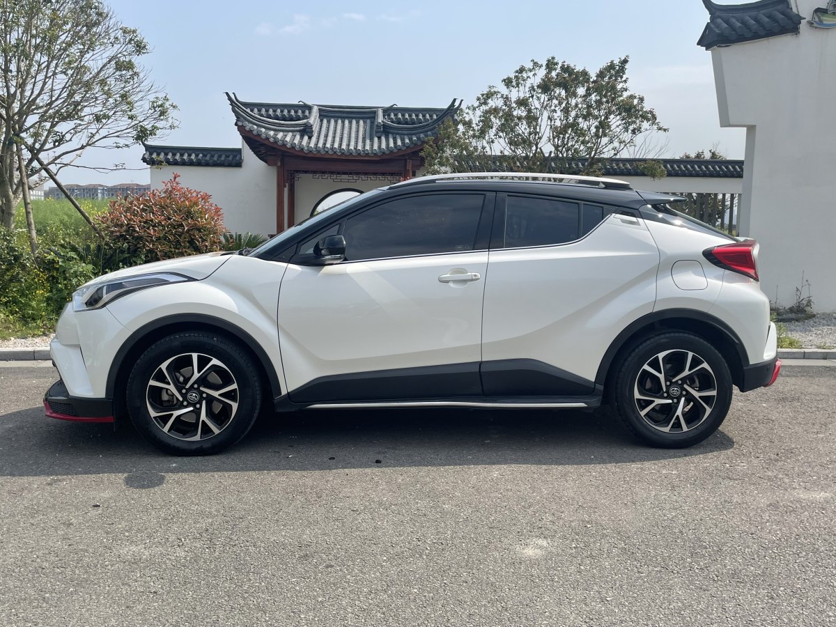 2020年3月丰田 C-HR  2020款 2.0L 领先版