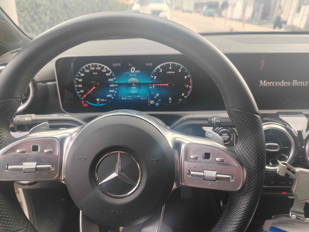 2019年7月奔驰 奔驰A级  2020款 改款 A 200 L 运动轿车动感型