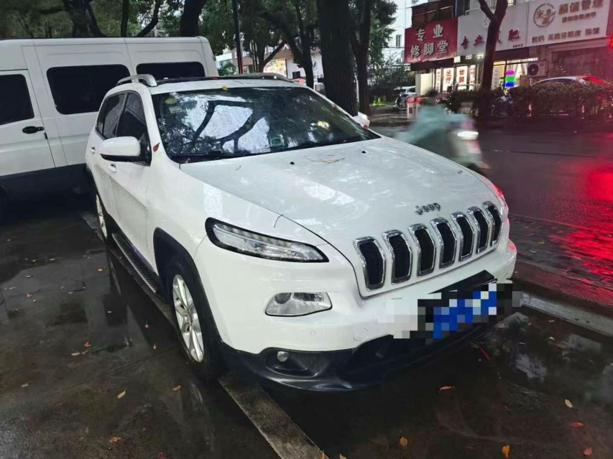 Jeep 自由光  2016款 2.0L 優(yōu)越版圖片