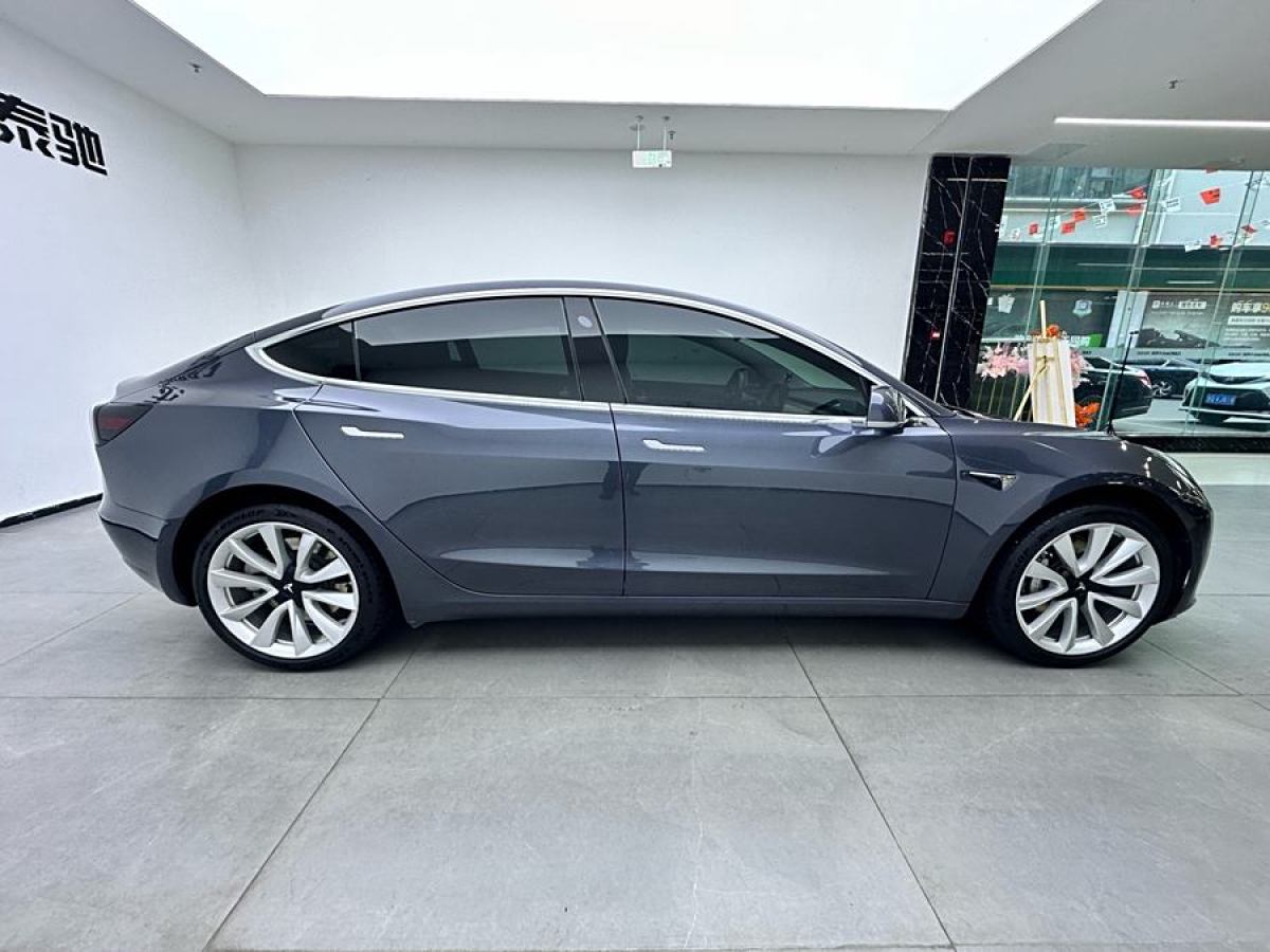 特斯拉 Model 3  2019款 標(biāo)準(zhǔn)續(xù)航后驅(qū)升級版圖片