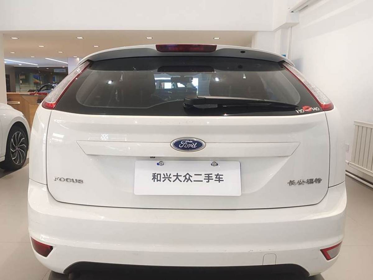 福特 ?？怂? 2013款 兩廂經(jīng)典 1.8L 手動(dòng)基本型圖片