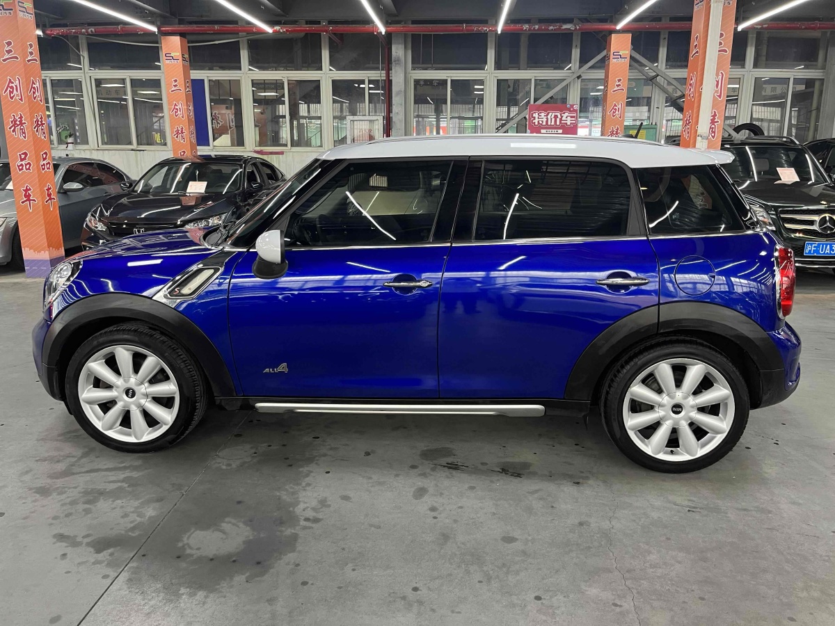 2015年9月MINI COUNTRYMAN  2015款 1.6T COOPER S ALL4 極致暗夜版