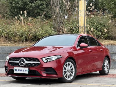 2021年4月 奔馳 奔馳A級(jí) 改款 A 200 L 運(yùn)動(dòng)轎車動(dòng)感型圖片