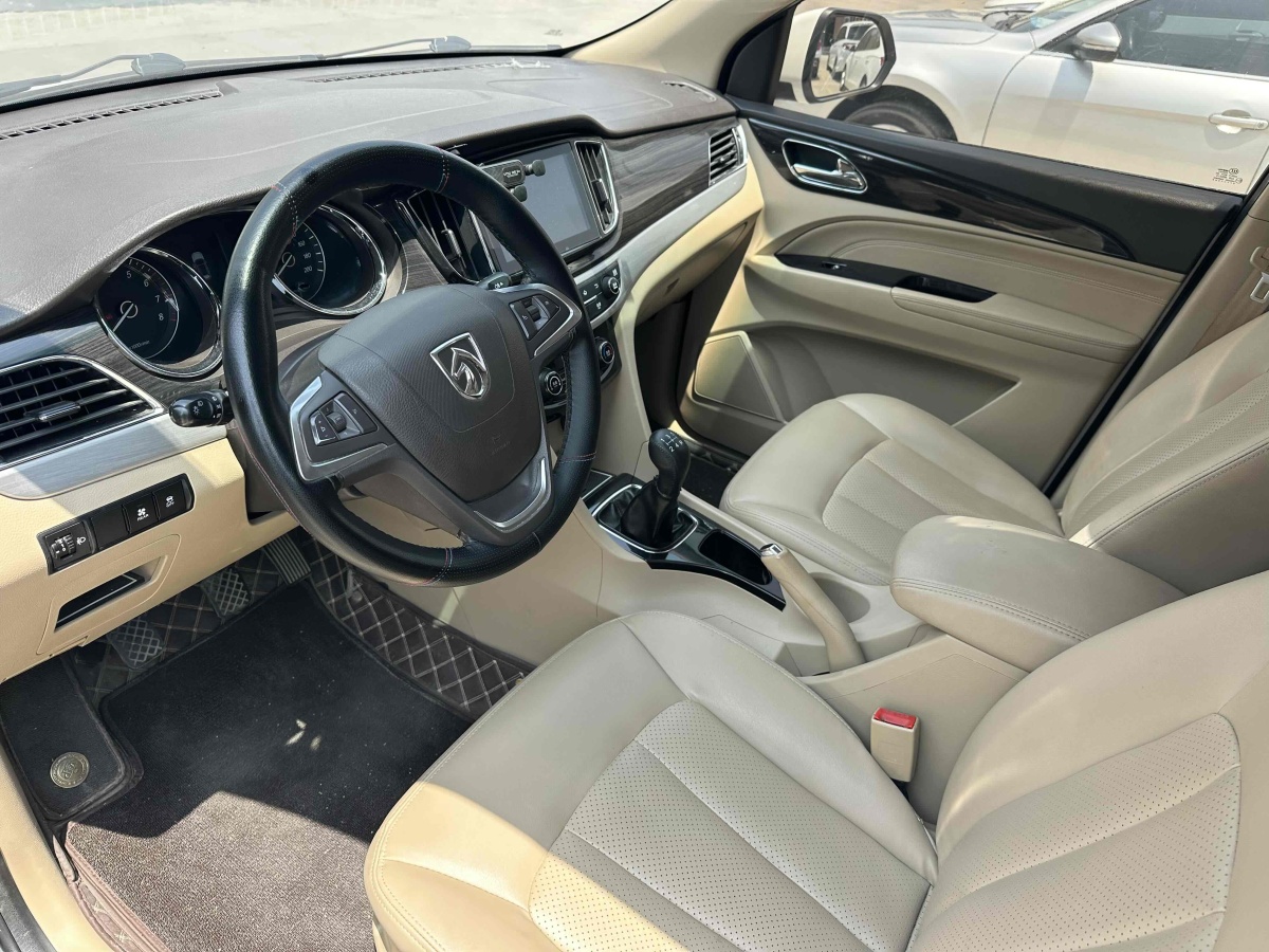 寶駿 730  2016款 1.5L 手動(dòng)舒適型 7座圖片