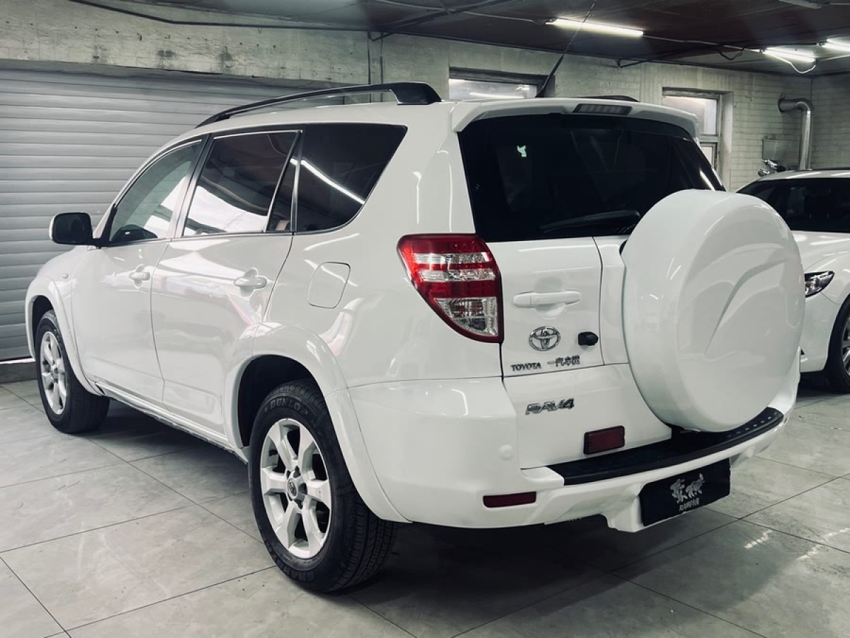 豐田 RAV4榮放  2011款 2.4L 自動四驅(qū)至臻導(dǎo)航版圖片