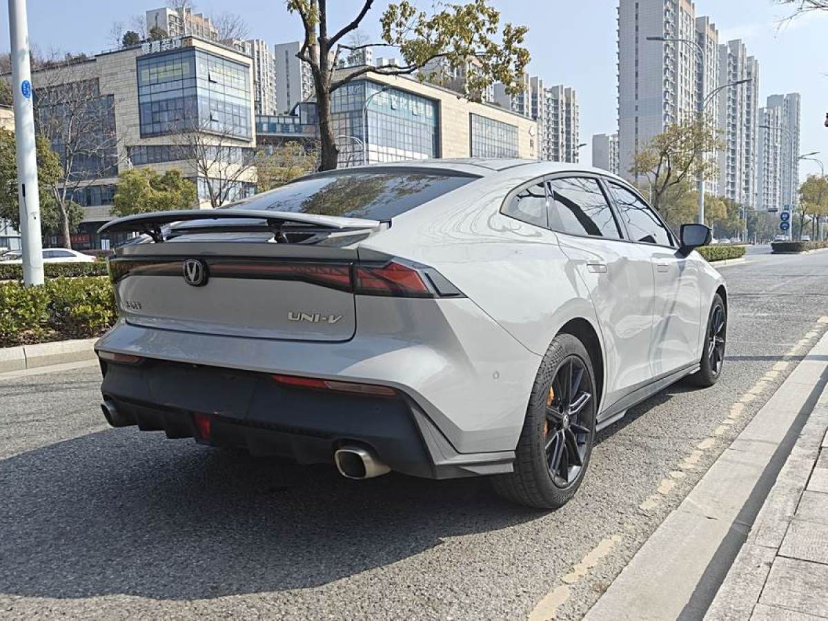 長(zhǎng)安 長(zhǎng)安UNI-V  2023款 1.5T 尊貴型圖片