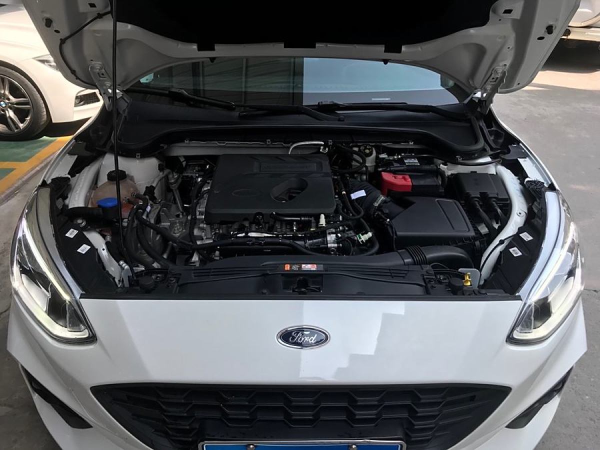 2020年3月福特 ?？怂? 2020款 三廂 EcoBoost 180 自動(dòng)鋒潮型